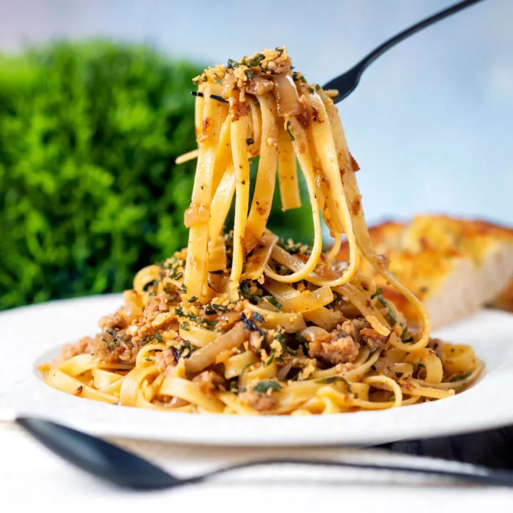 Minced chicken and sage pasta with caramelised onions and a crispy sage and breadcrumb topping.