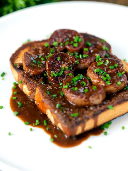 Classic British devilled lambs kidneys on toast with snipped chives.