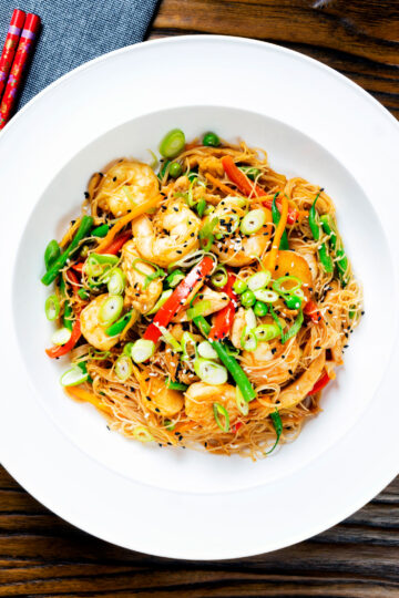 Overhead curried Singapore chow mein noodles with chicken and prawns.