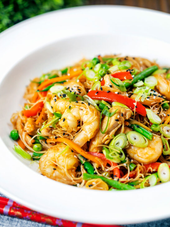 Curry Singapore chow mein noodles with chicken and prawns.