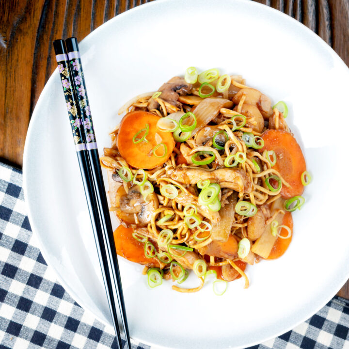 Chinese chicken chow mein stir fry fakeaway with egg noodles.