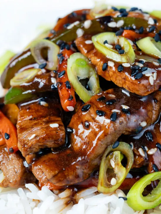 Close up Chinese takeaway style beef in black bean sauce with green peppers.