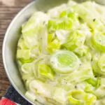 Creamed leeks with thyme and pepper.
