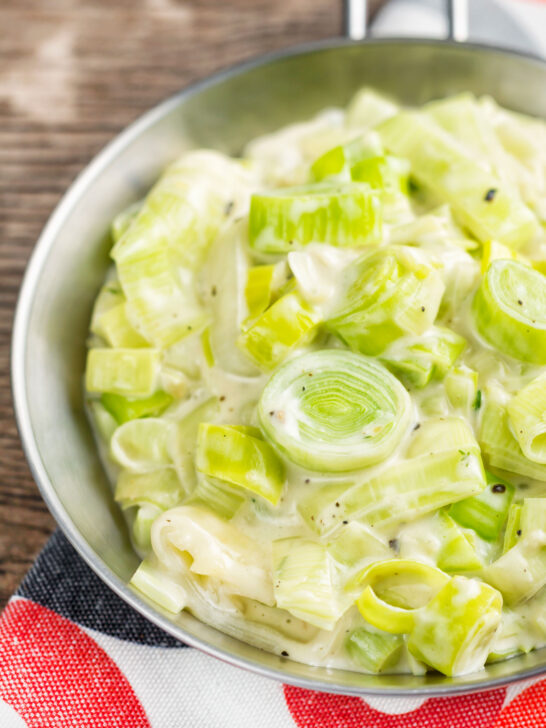 Creamed leeks with thyme and pepper.