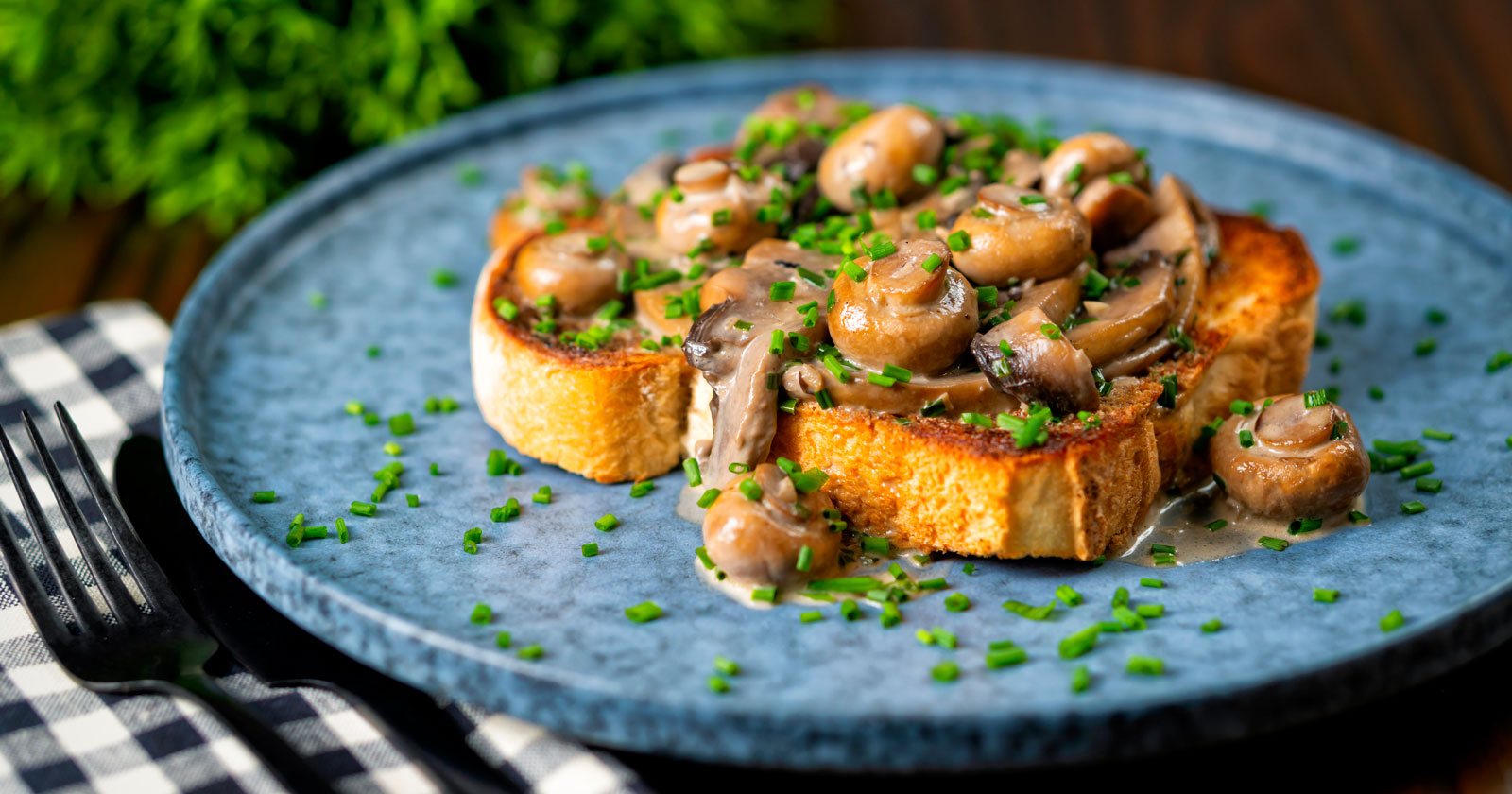 Creamy Garlic Mushrooms on Toast - Krumpli