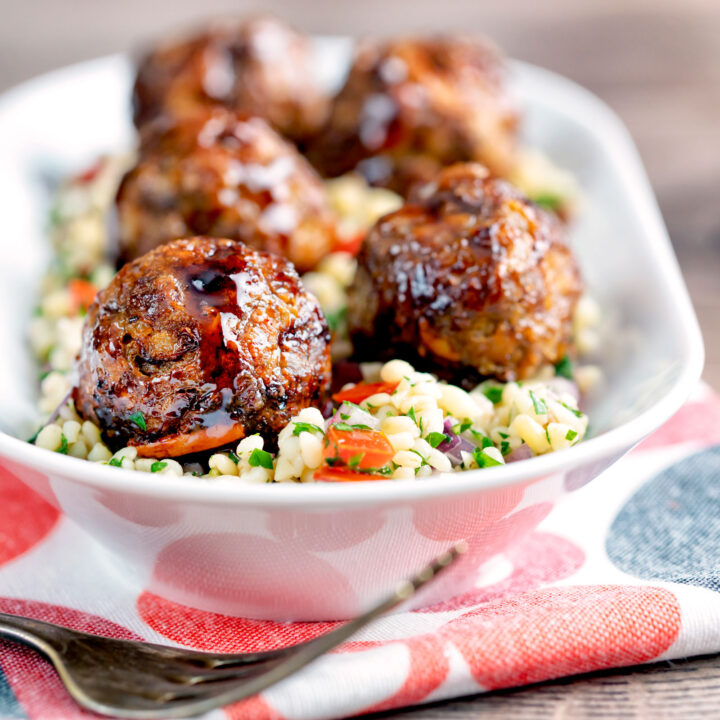 Harissa minced beef meatballs drizzled with pomegranate molasses served with bulgur wheat.