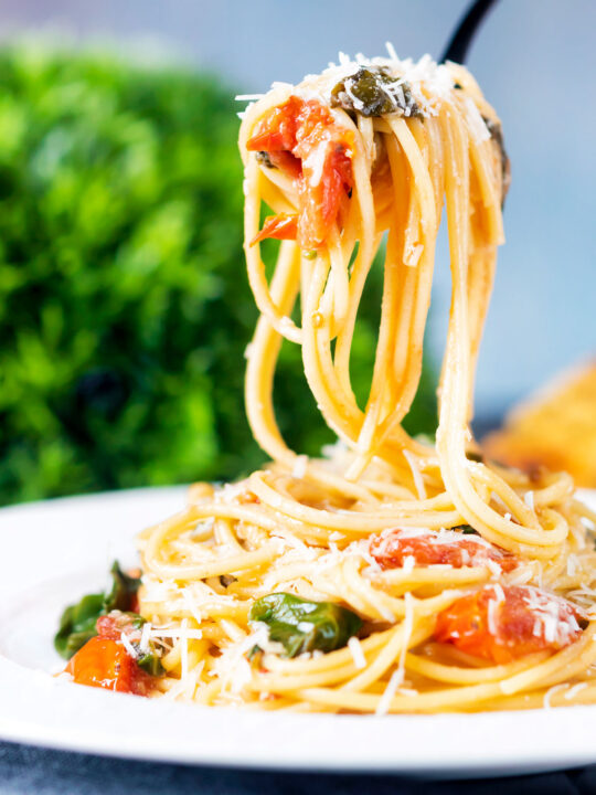 Tomato clearance garlic pasta