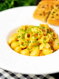 Roasted butternut squash pasta served with garlic bread.