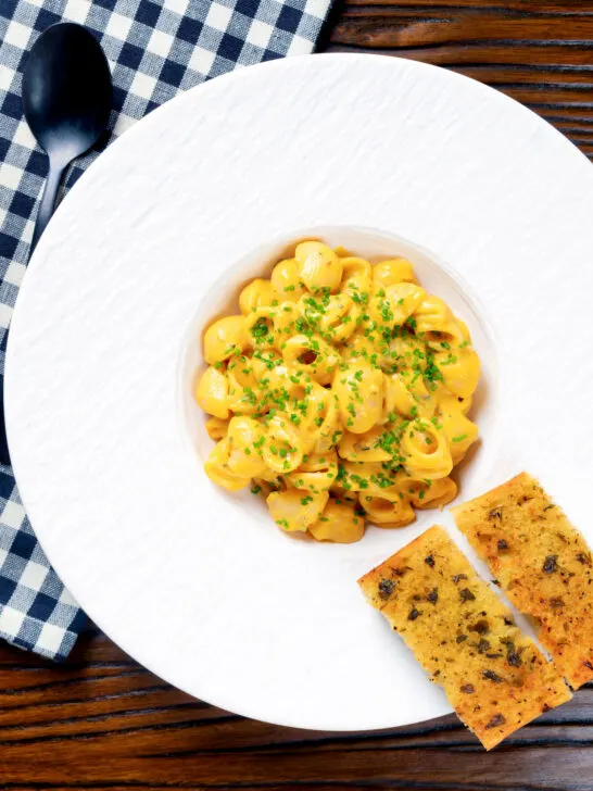 Overhead roasted butternut squash pasta served with garlic bread.