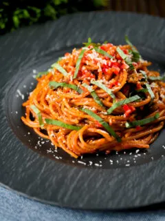 One-pot spicy fried spaghetti all assissina or bruciati.