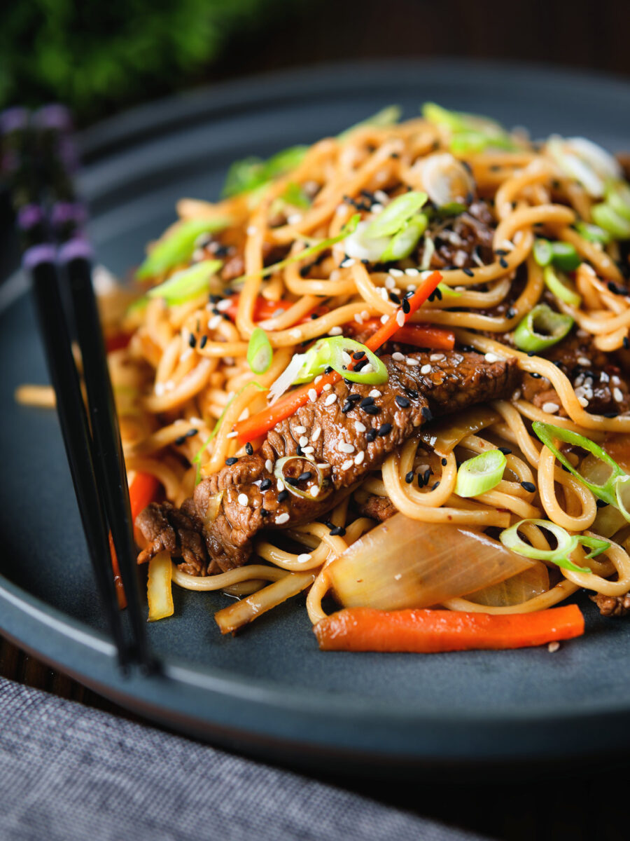 Spicy Beef Yakisoba Stir Fry - Krumpli