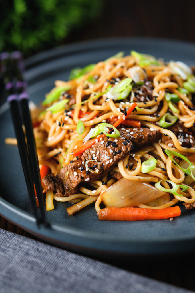 Spicy Beef Yakisoba Stir Fry - Krumpli