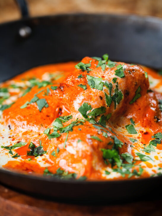 Close-up rich and creamy Indian butter chicken curry or murgh makhani.