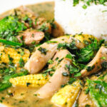 Close-up Thai green chicken curry with mangetout and baby corn.