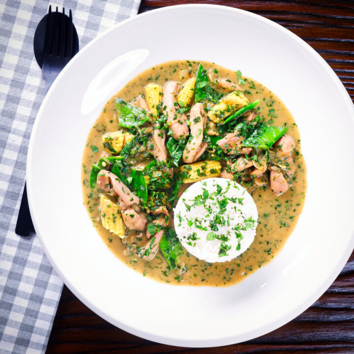 Quick and easy Thai green chicken curry with jasmine rice.