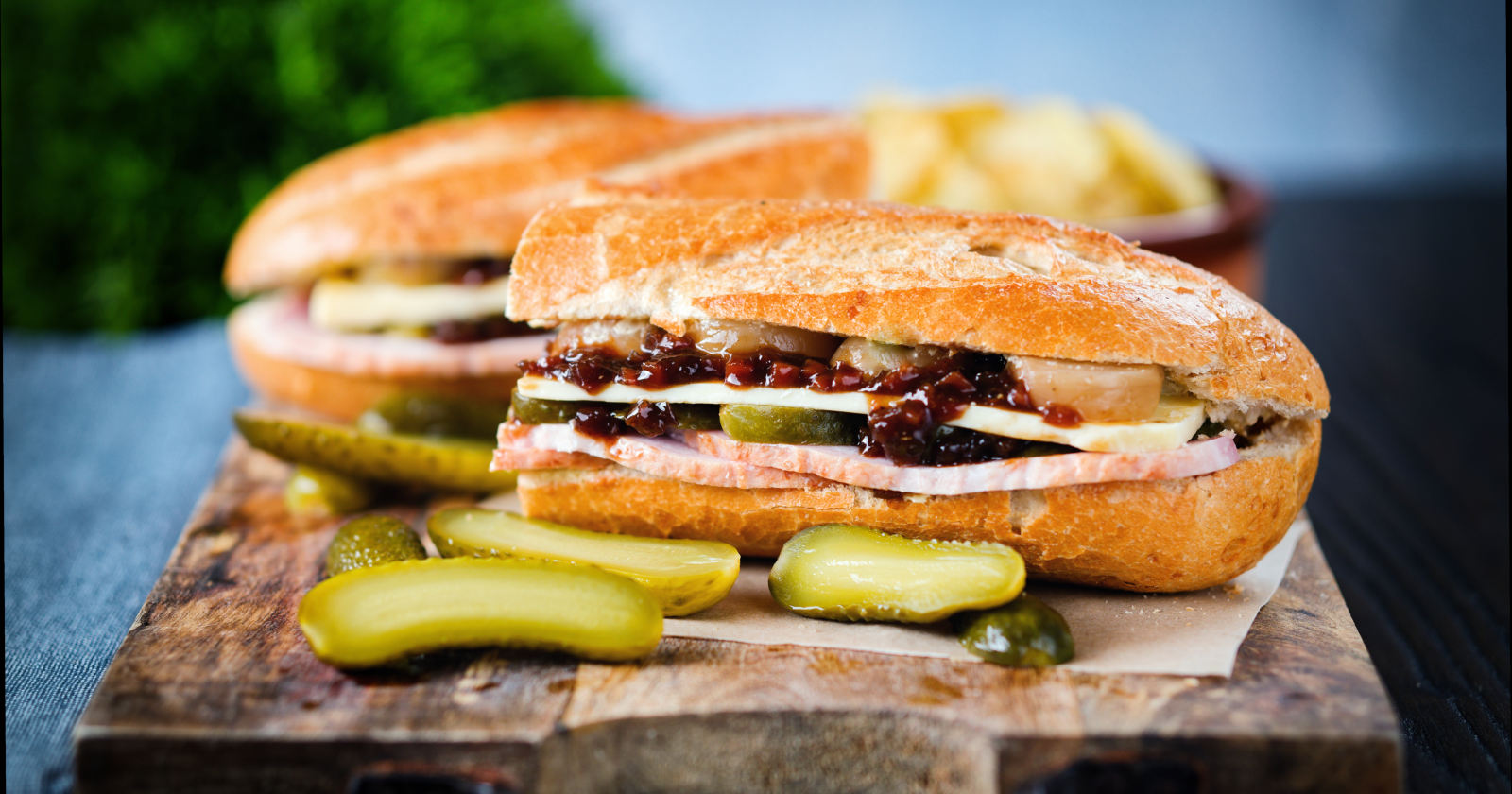 Ploughman's Sandwich with Ham, Cheese and Pickles Krumpli