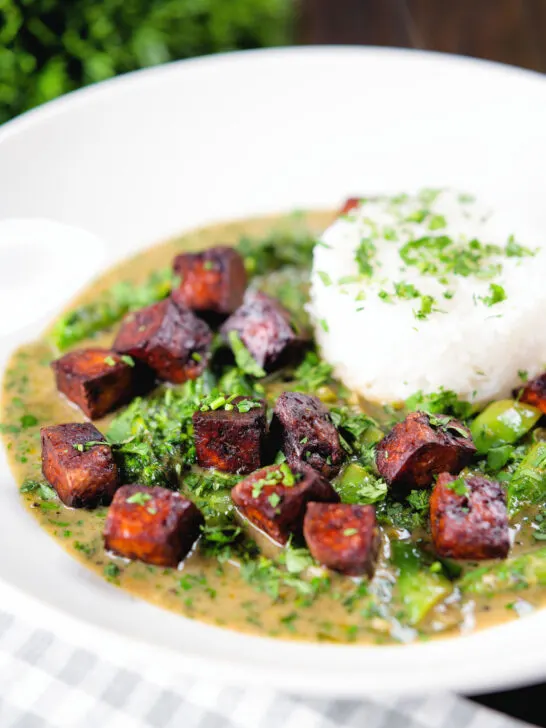 Crispy tofu Thai green curry with fresh herbs and jasmine rice.