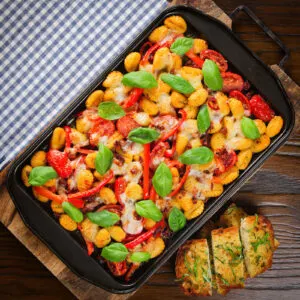 Gnocchi tray bake with sundried and fresh tomatoes, peppers and mozzarella cheese.