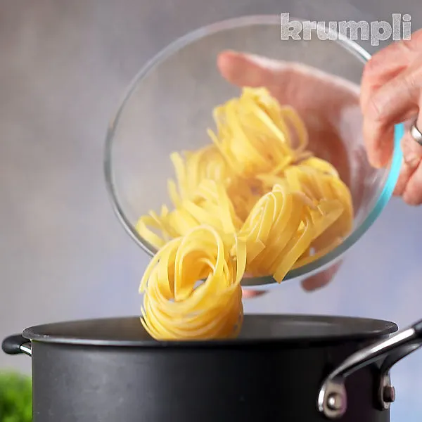 Blue Cheese (Stilton) Pasta process shots 1 of 18
