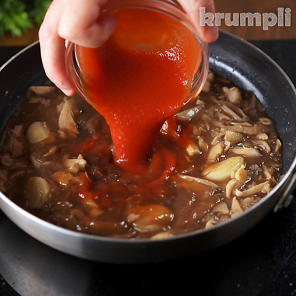 Chicken Chasseur process shots 13 of 16