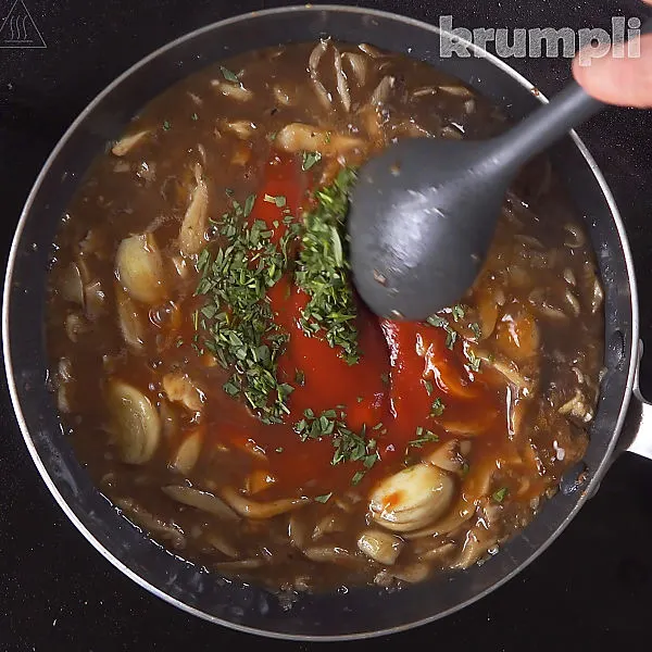 Chicken Chasseur process shots 14 of 16