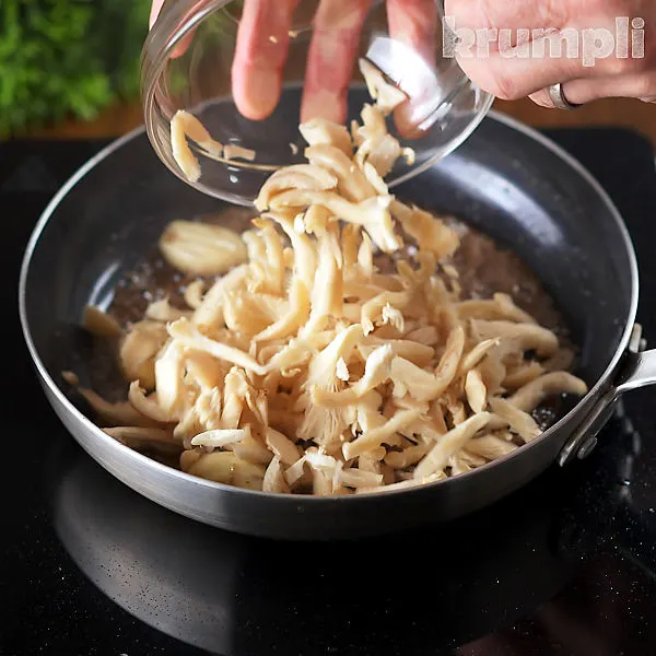 Chicken Chasseur process shots 7 of 16