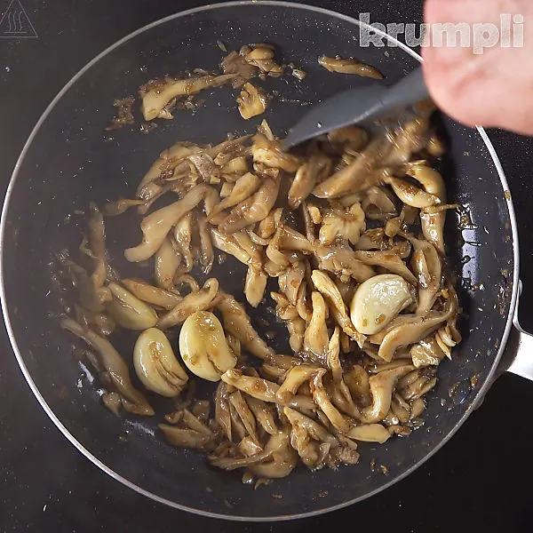 Chicken Chasseur process shots 8 of 16