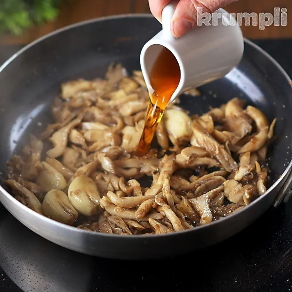 Chicken Chasseur process shots 9 of 16