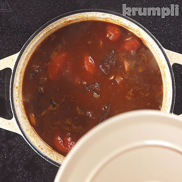 Kokkinisto Greek Beef Stew process shots 12 of 14