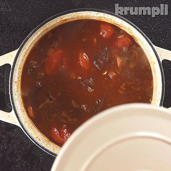 Kokkinisto Greek Beef Stew process shots 12 of 14