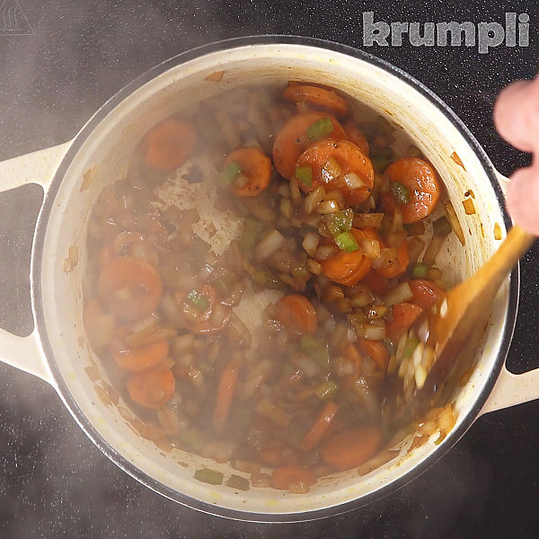 Kokkinisto Greek Beef Stew process shots 4 of 14