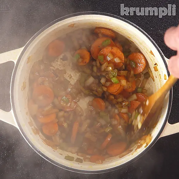 Kokkinisto Greek Beef Stew process shots 4 of 14