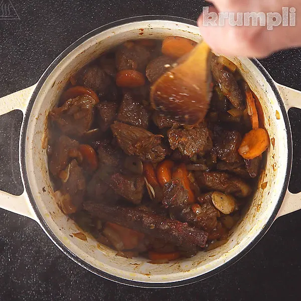 Kokkinisto Greek Beef Stew process shots 6 of 14