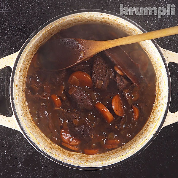 Kokkinisto Greek Beef Stew process shots 8 of 14