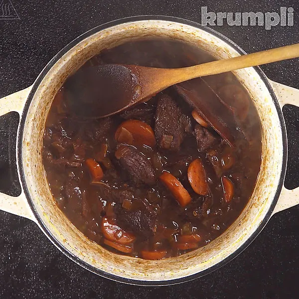 Kokkinisto Greek Beef Stew process shots 8 of 14