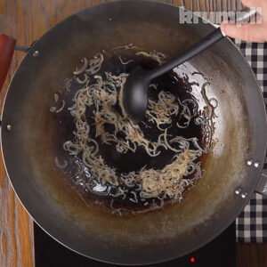 Vietnamese Caramel Chicken process shots 10 of 16