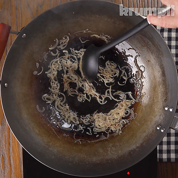 Vietnamese Caramel Chicken process shots 10 of 16