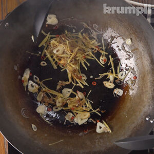 Vietnamese Caramel Chicken process shots 12 of 16