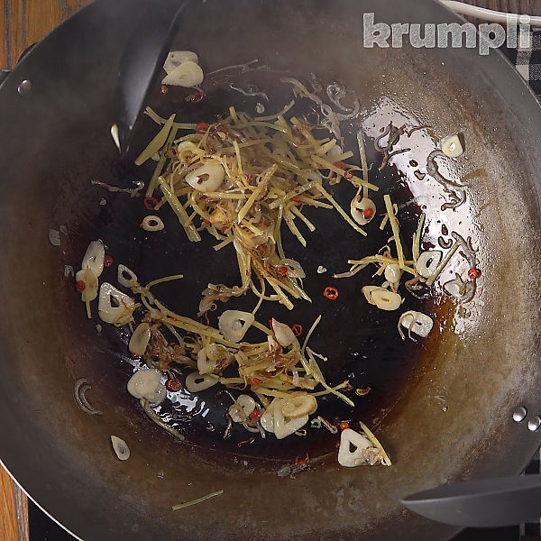 Vietnamese Caramel Chicken process shots 12 of 16