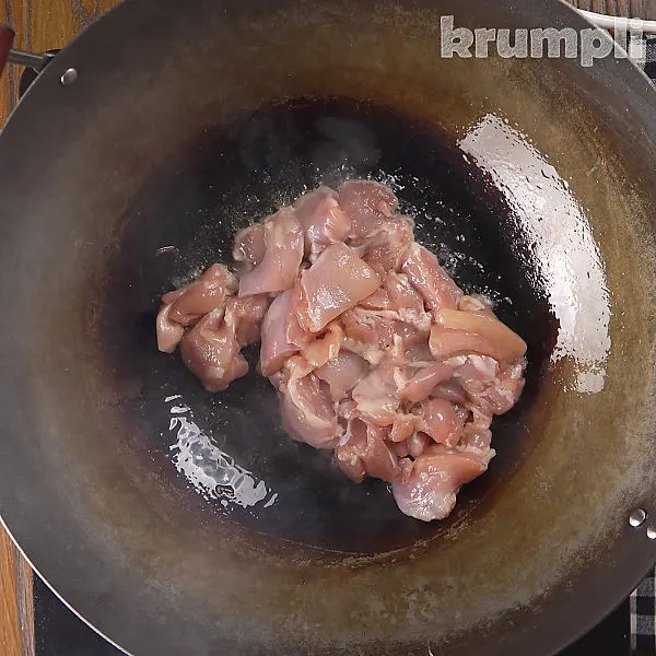 Vietnamese Caramel Chicken process shots 13 of 16