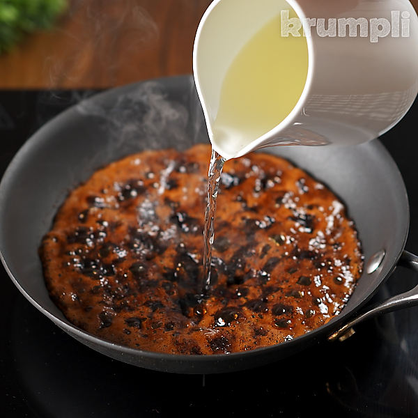 Vietnamese Caramel Chicken process shots 5 of 16