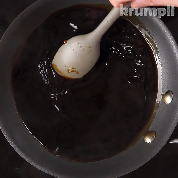 Vietnamese Caramel Chicken process shots 8 of 16