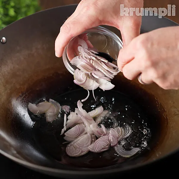 Vietnamese Caramel Chicken process shots 9 of 16