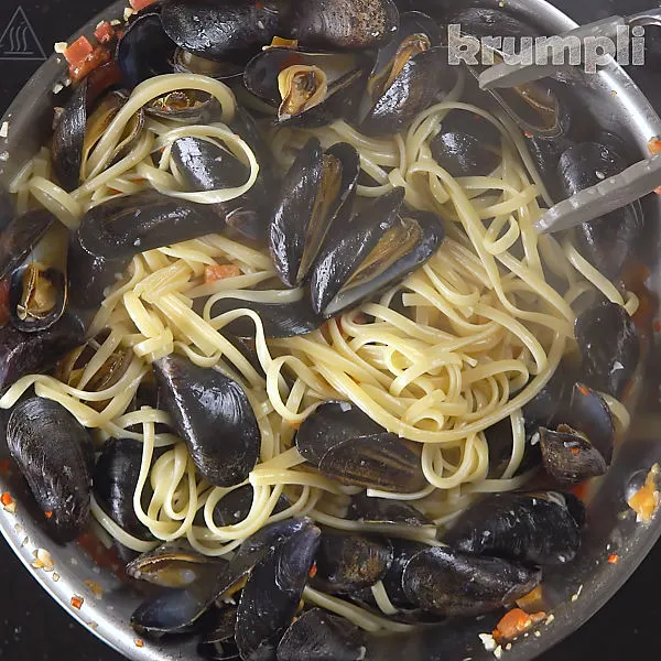 Pasta with Mussels process shots 12 of 12