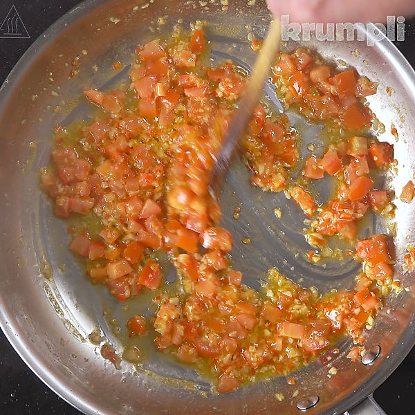 Pasta with Mussels process shots 5 of 12