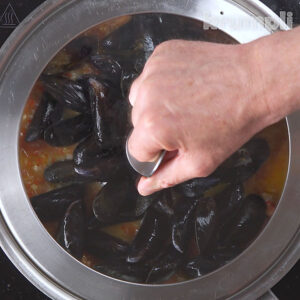 Pasta with Mussels process shots 9 of 12