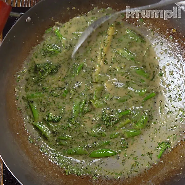 Green thai tofu curry process shots 18 of 20