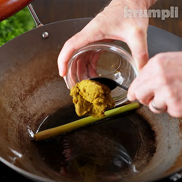 Green thai tofu curry process shots 5 of 20