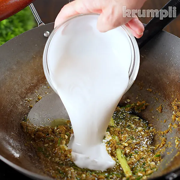 Green thai tofu curry process shots 9 of 20