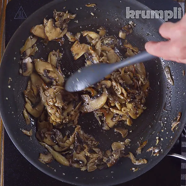 Spinach and Mushroom Pasta process shots 10 of 15